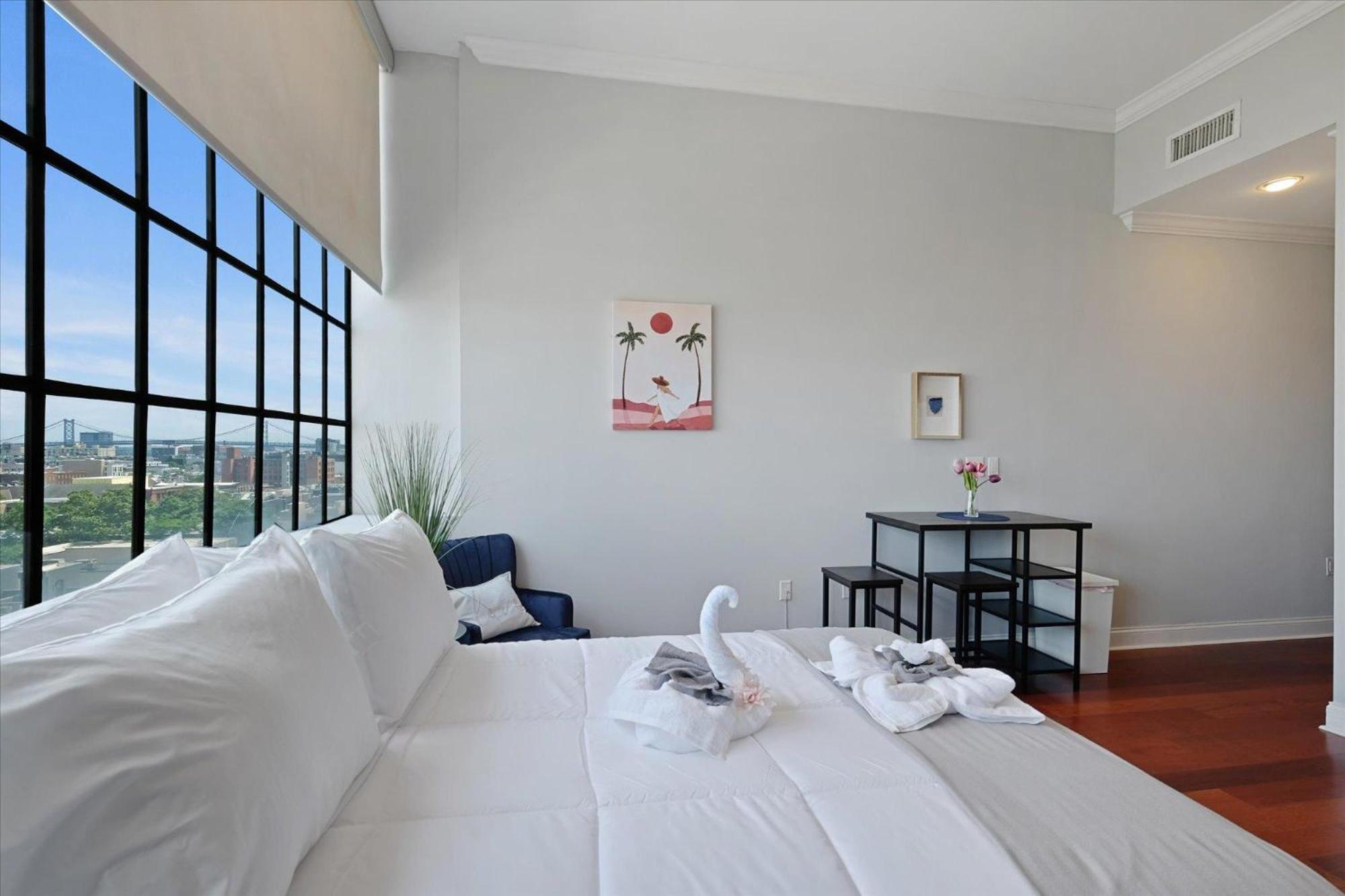Luxury Near Center *